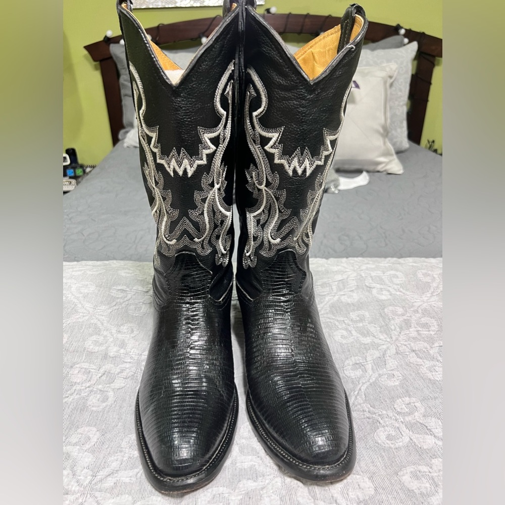 Lizard boots, black with embroidery. Size 11